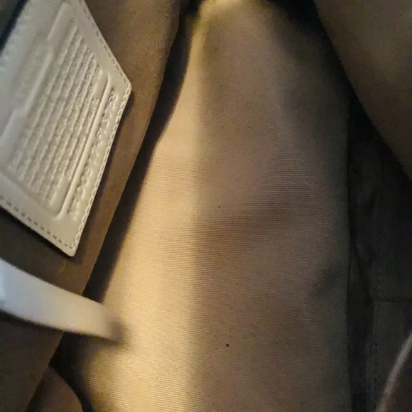 White leather, Authentic Coach bag. Excellent pre-owned condition. - Picture 5 of 6